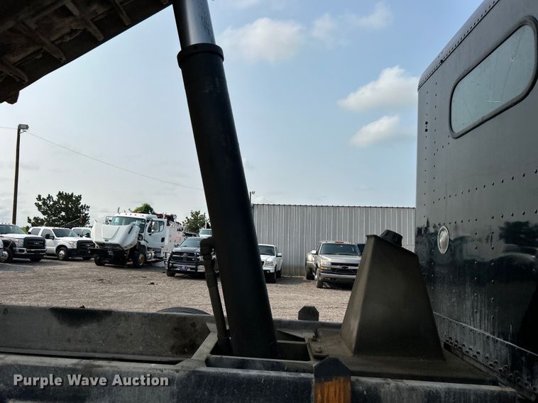 image for item EG0874 1995 Freightliner  FLD dump truck