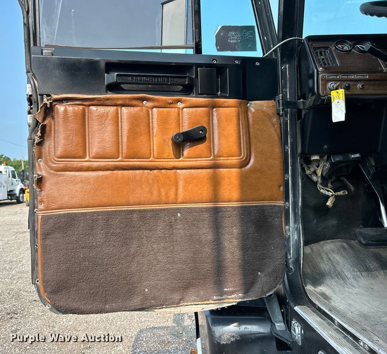 image for item EG0874 1995 Freightliner  FLD dump truck