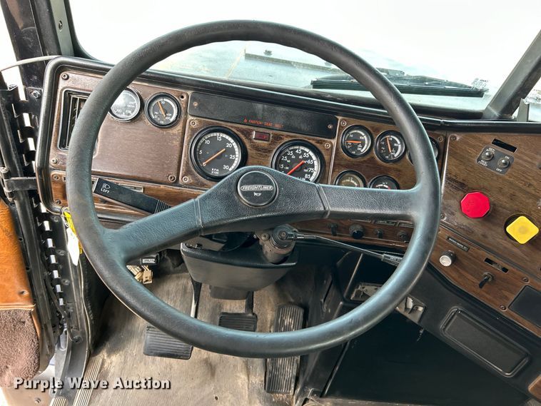 image for item EG0874 1995 Freightliner  FLD dump truck