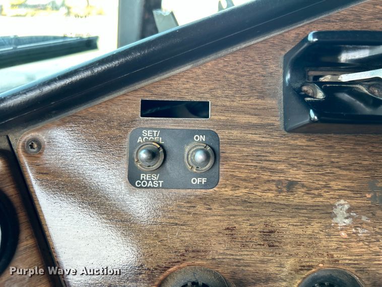 image for item EG0874 1995 Freightliner  FLD dump truck