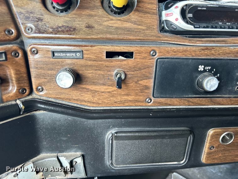 image for item EG0874 1995 Freightliner  FLD dump truck