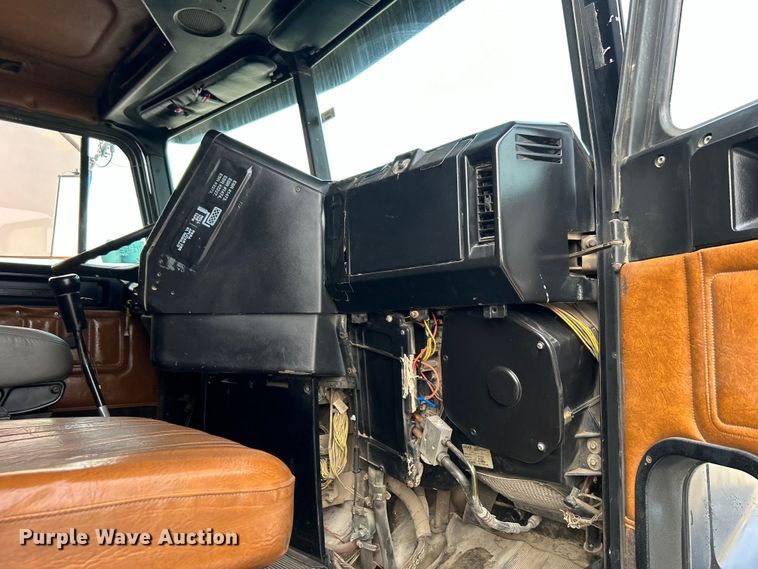 image for item EG0874 1995 Freightliner  FLD dump truck