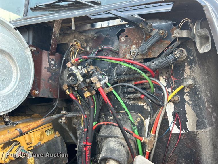 image for item EG0874 1995 Freightliner  FLD dump truck