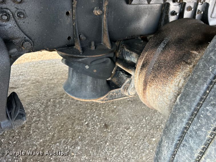 image for item EG0874 1995 Freightliner  FLD dump truck