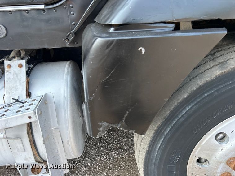 image for item EG0874 1995 Freightliner  FLD dump truck