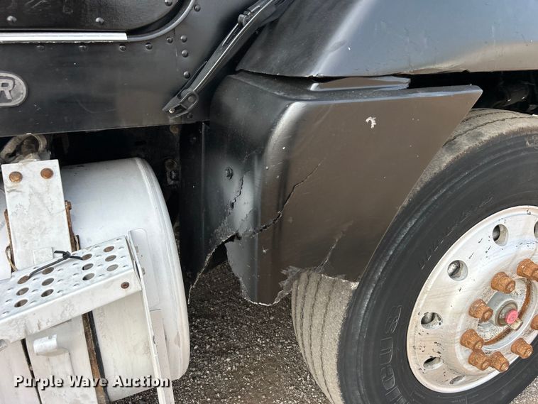 image for item EG0874 1995 Freightliner  FLD dump truck