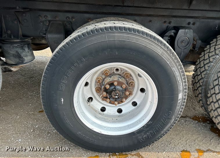 image for item EG0874 1995 Freightliner  FLD dump truck