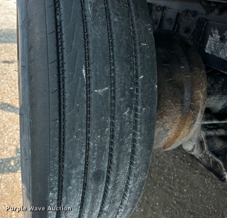 image for item EG0874 1995 Freightliner  FLD dump truck