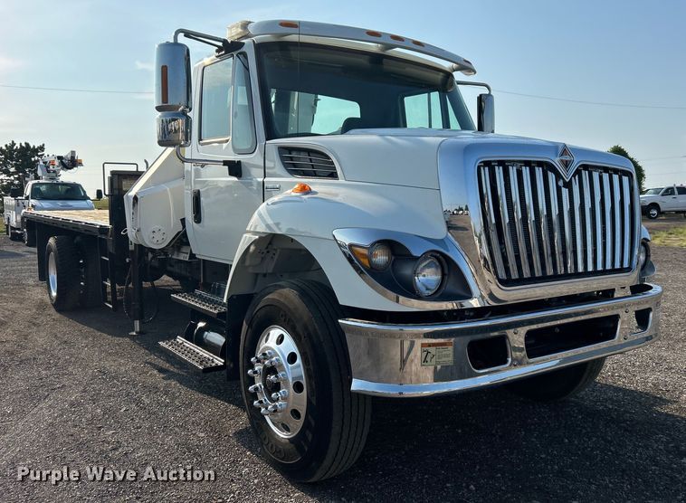 image for item EG0910 2008 International  Work Star 7400 crane truck