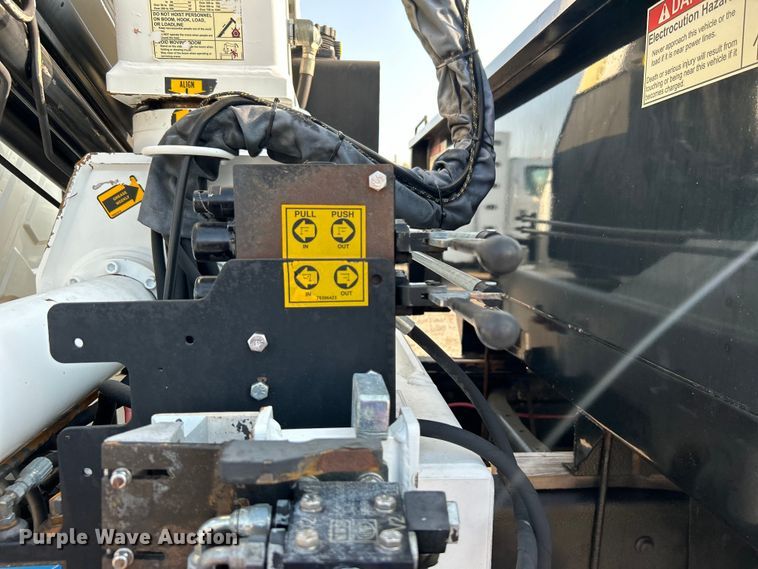 image for item EG0910 2008 International  Work Star 7400 crane truck