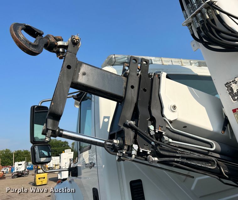 image for item EG0910 2008 International  Work Star 7400 crane truck