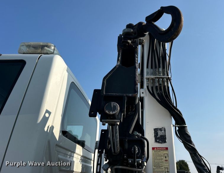 image for item EG0910 2008 International  Work Star 7400 crane truck