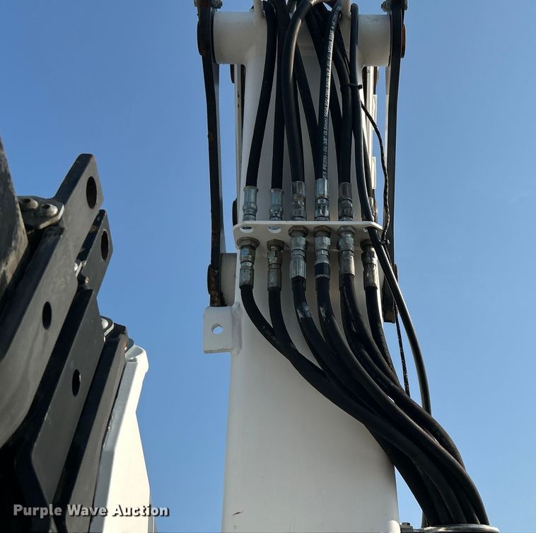 image for item EG0910 2008 International  Work Star 7400 crane truck