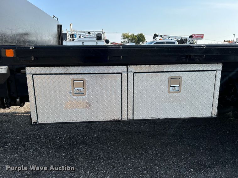 image for item EG0910 2008 International  Work Star 7400 crane truck