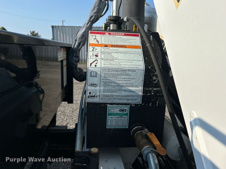 image for item EG0910 2008 International  Work Star 7400 crane truck