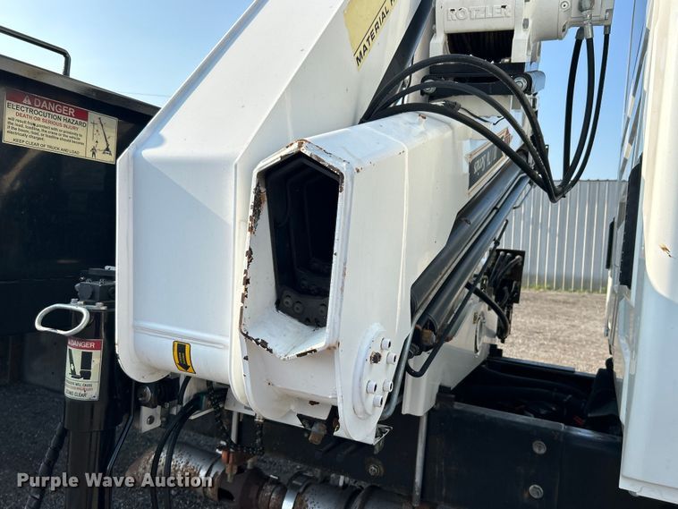 image for item EG0910 2008 International  Work Star 7400 crane truck