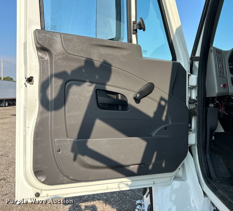 image for item EG0910 2008 International  Work Star 7400 crane truck