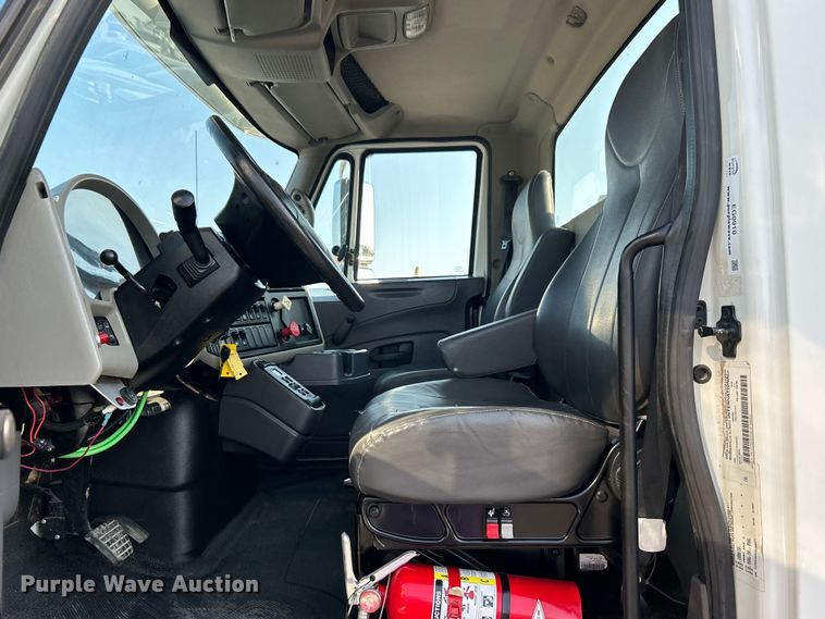 image for item EG0910 2008 International  Work Star 7400 crane truck