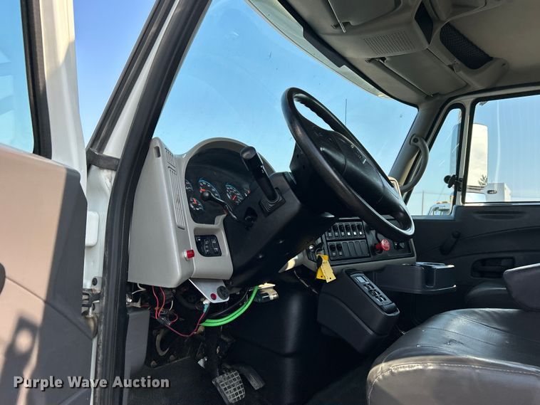 image for item EG0910 2008 International  Work Star 7400 crane truck