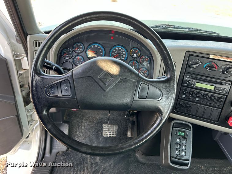 image for item EG0910 2008 International  Work Star 7400 crane truck