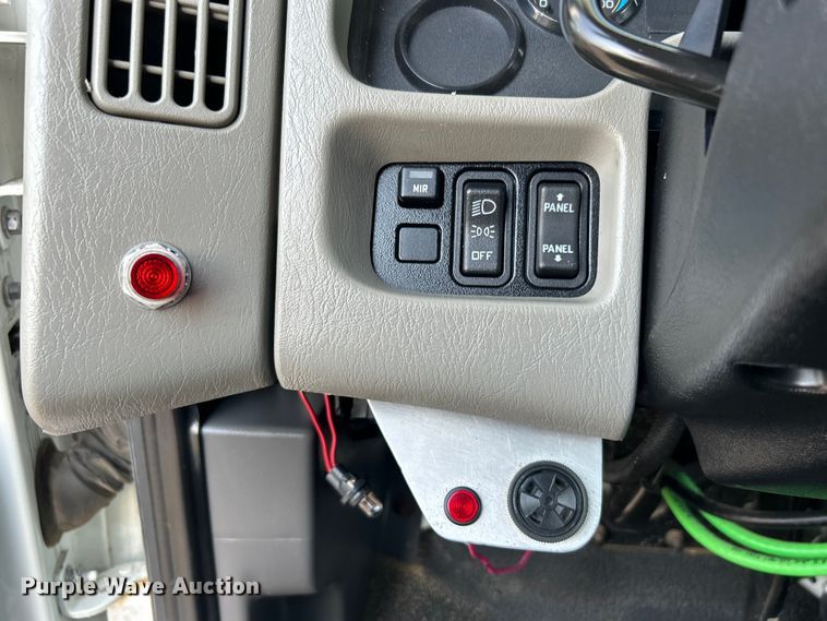 image for item EG0910 2008 International  Work Star 7400 crane truck