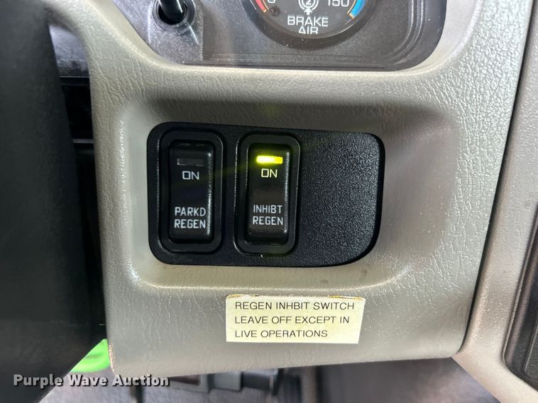 image for item EG0910 2008 International  Work Star 7400 crane truck