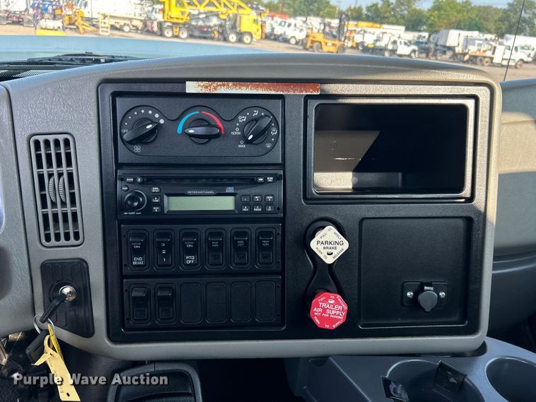 image for item EG0910 2008 International  Work Star 7400 crane truck