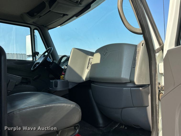 image for item EG0910 2008 International  Work Star 7400 crane truck