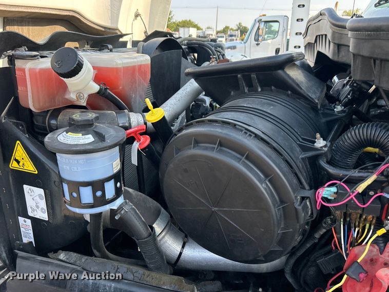 image for item EG0910 2008 International  Work Star 7400 crane truck