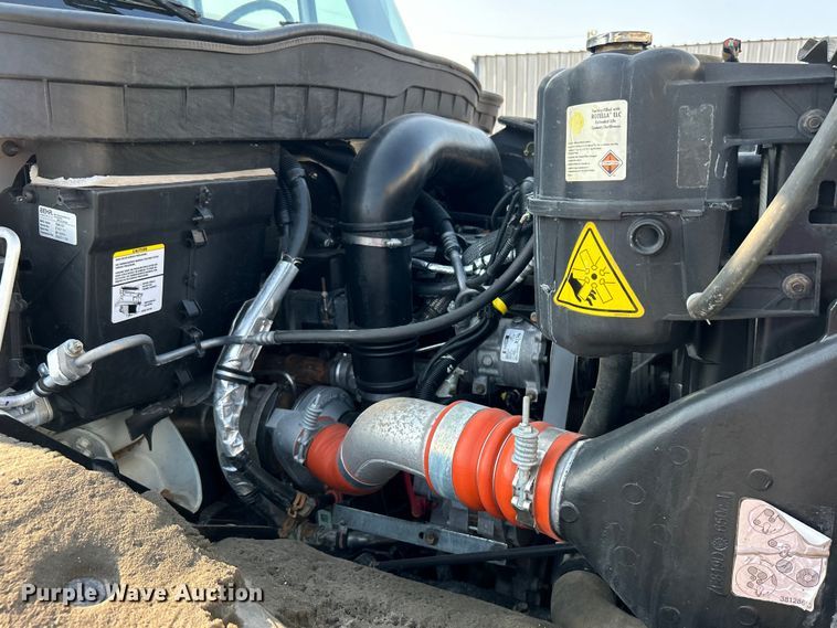 image for item EG0910 2008 International  Work Star 7400 crane truck