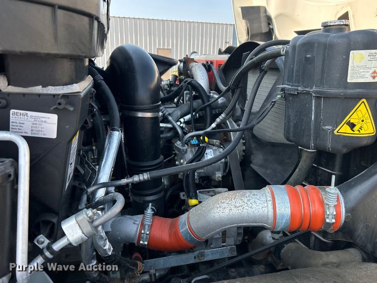 image for item EG0910 2008 International  Work Star 7400 crane truck