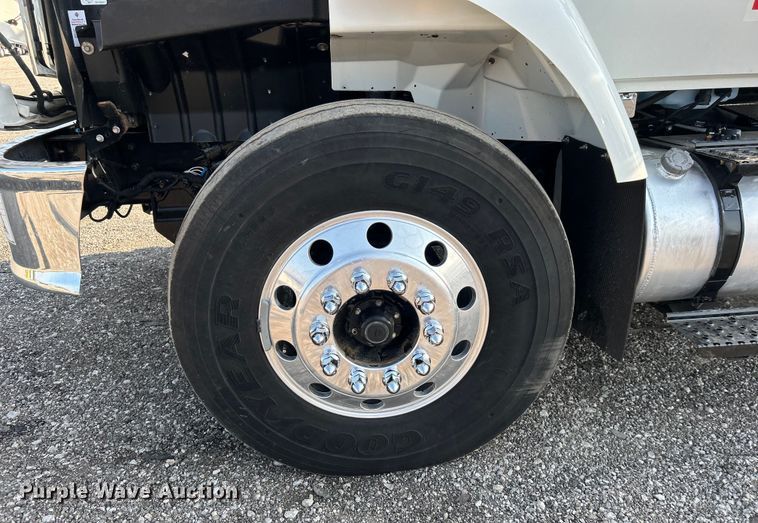 image for item EG0910 2008 International  Work Star 7400 crane truck