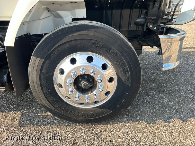 image for item EG0910 2008 International  Work Star 7400 crane truck