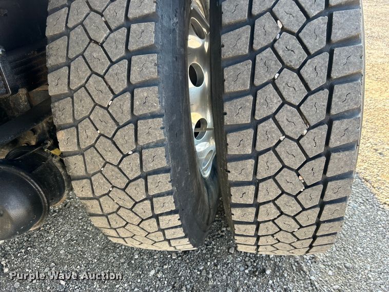 image for item EG0910 2008 International  Work Star 7400 crane truck