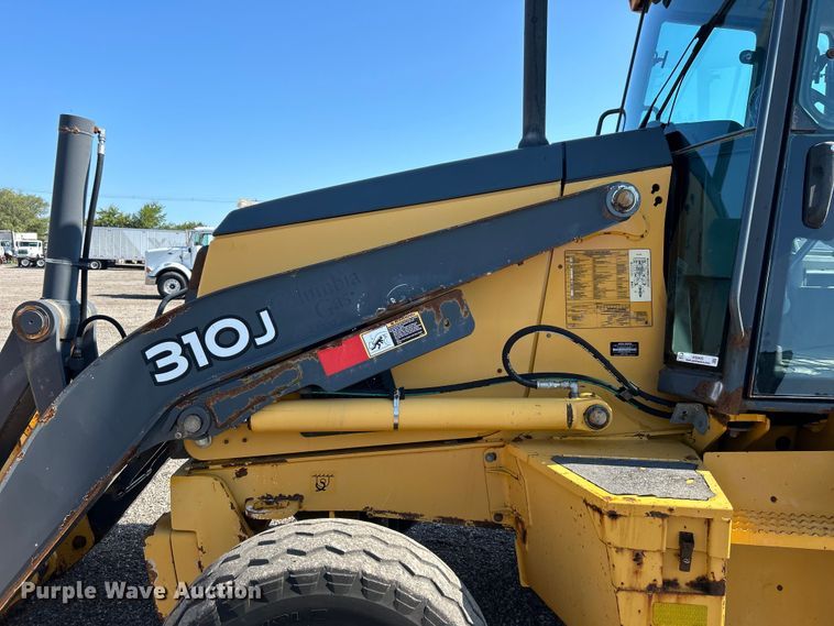 image for item EG0935 2010 John Deere 310J backhoe
