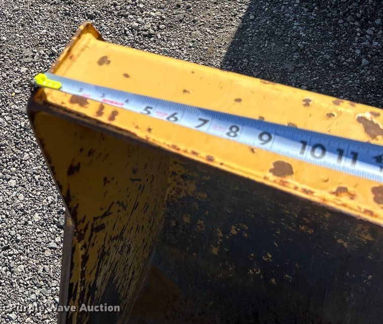 image for item EG0935 2010 John Deere 310J backhoe