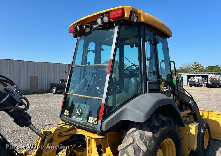 image for item EG0935 2010 John Deere 310J backhoe