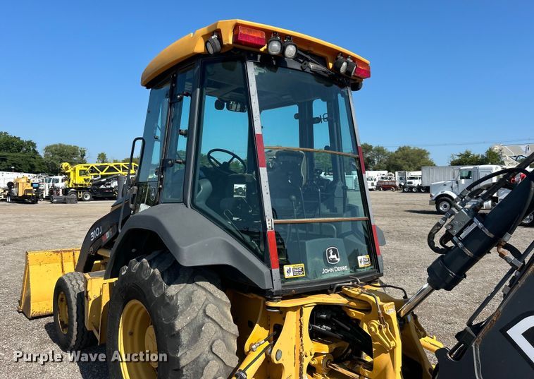 image for item EG0935 2010 John Deere 310J backhoe