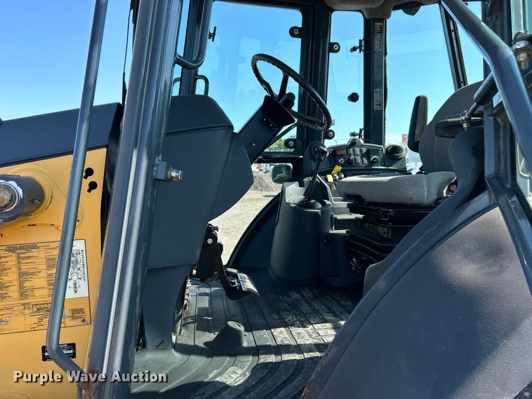 image for item EG0935 2010 John Deere 310J backhoe