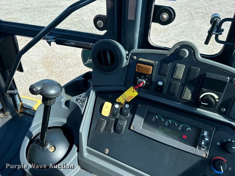 image for item EG0935 2010 John Deere 310J backhoe