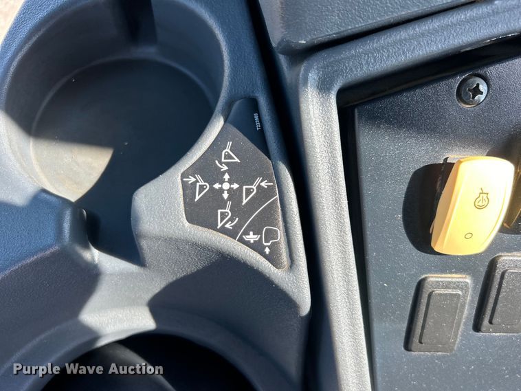 image for item EG0935 2010 John Deere 310J backhoe