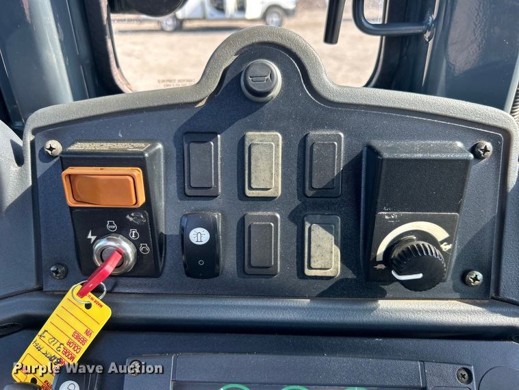 image for item EG0935 2010 John Deere 310J backhoe