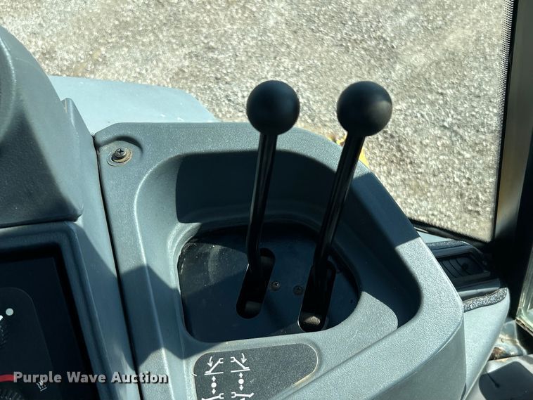 image for item EG0935 2010 John Deere 310J backhoe