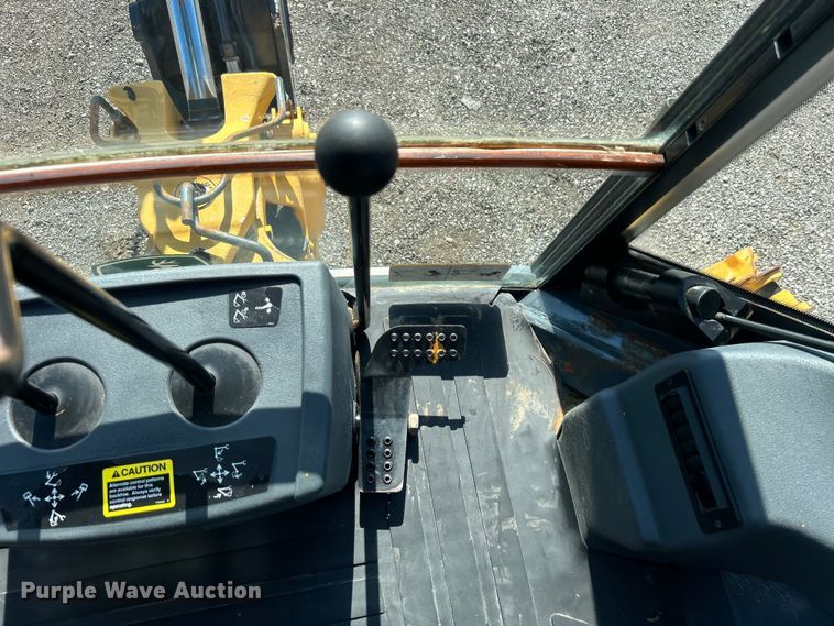 image for item EG0935 2010 John Deere 310J backhoe