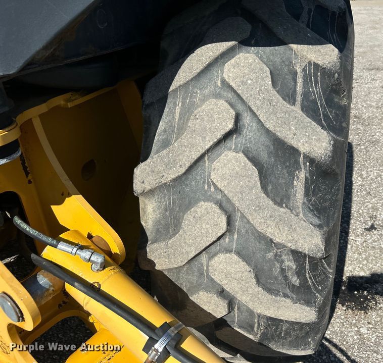 image for item EG0935 2010 John Deere 310J backhoe