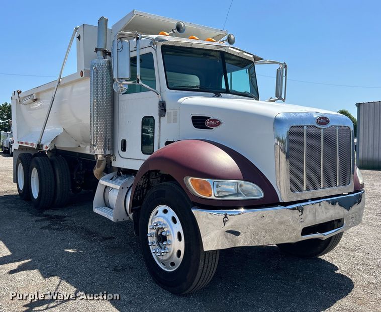 image for item EG0939 2005 Peterbilt  335 dump truck