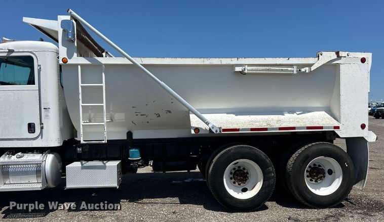 image for item EG0939 2005 Peterbilt  335 dump truck