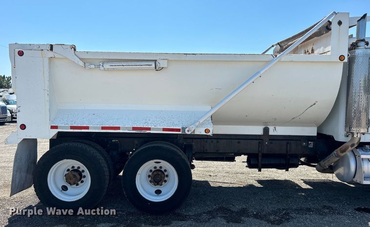 image for item EG0939 2005 Peterbilt  335 dump truck