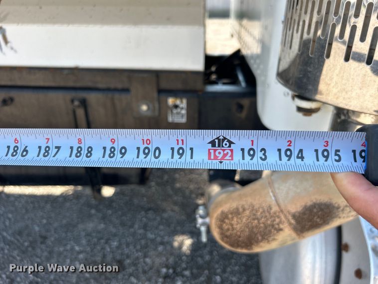 image for item EG0939 2005 Peterbilt  335 dump truck