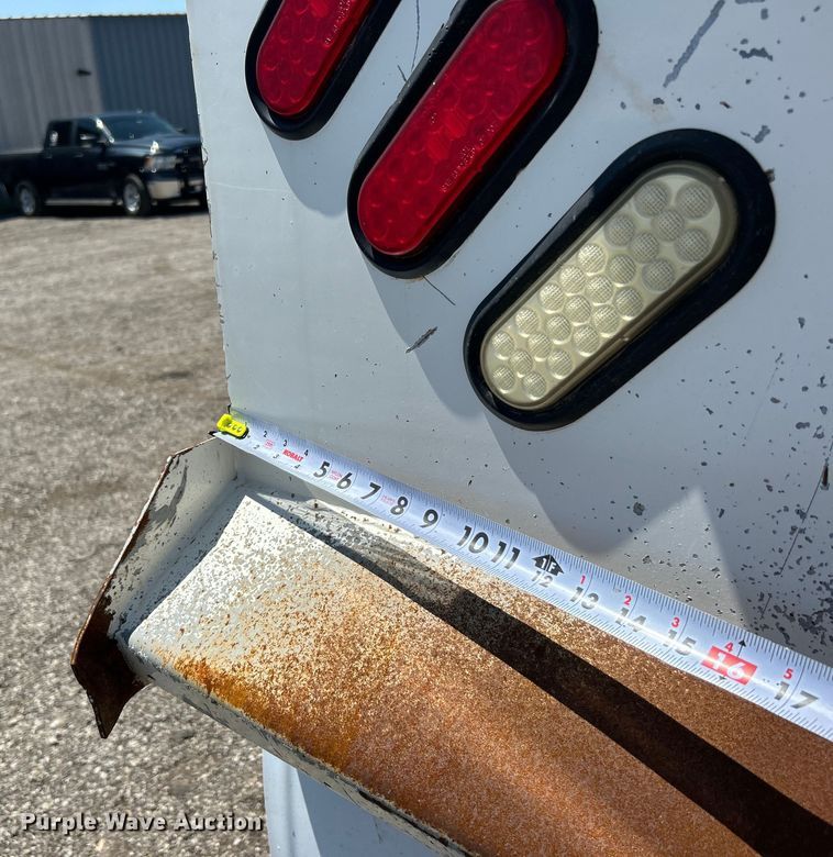 image for item EG0939 2005 Peterbilt  335 dump truck